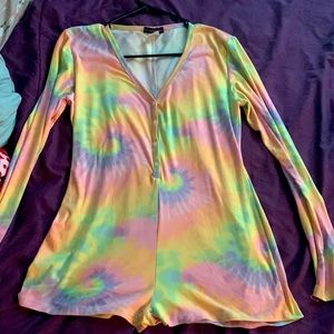 This has different type of beautiful tie dye colors
